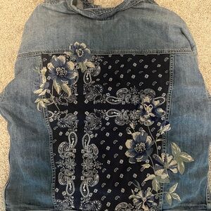 American Eagle 🦅 Jean jacket boyfriend Bandanna/ paisley design